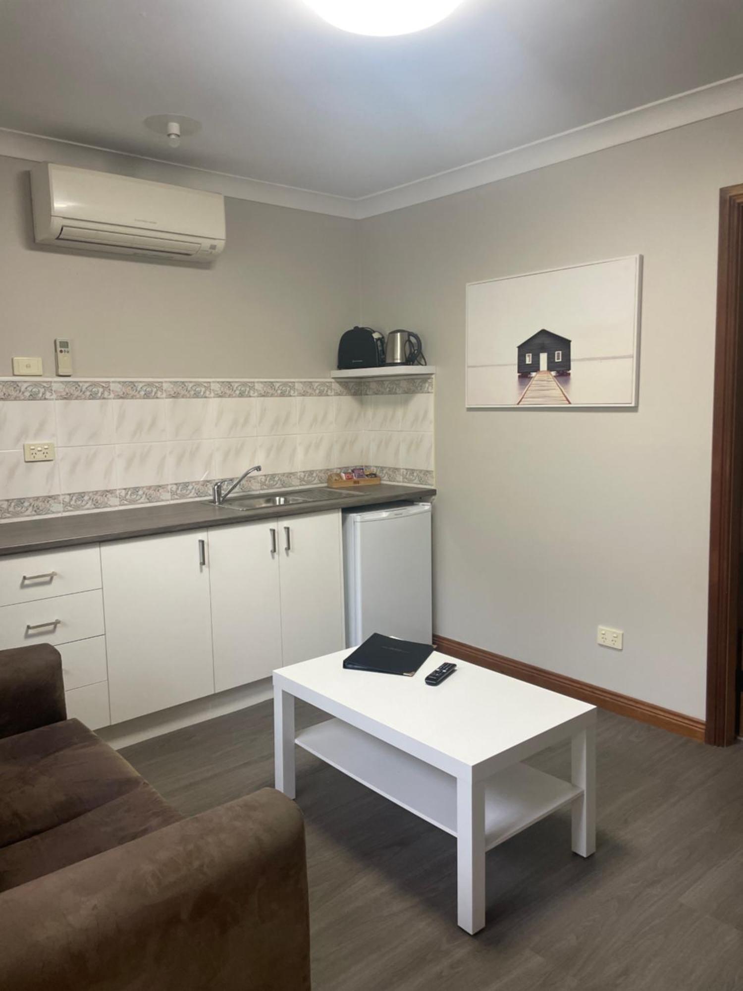 Oasis Inn Ulladulla - Welcoming Guests 18 Years And Older Exterior foto